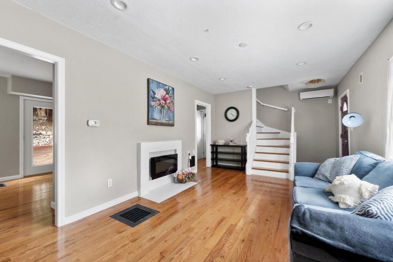 707 South, Waltham, MA, 02453, United States, 3 Bedrooms Bedrooms, ,2 BathroomsBathrooms,Residential,For Sale,707 South,1645576