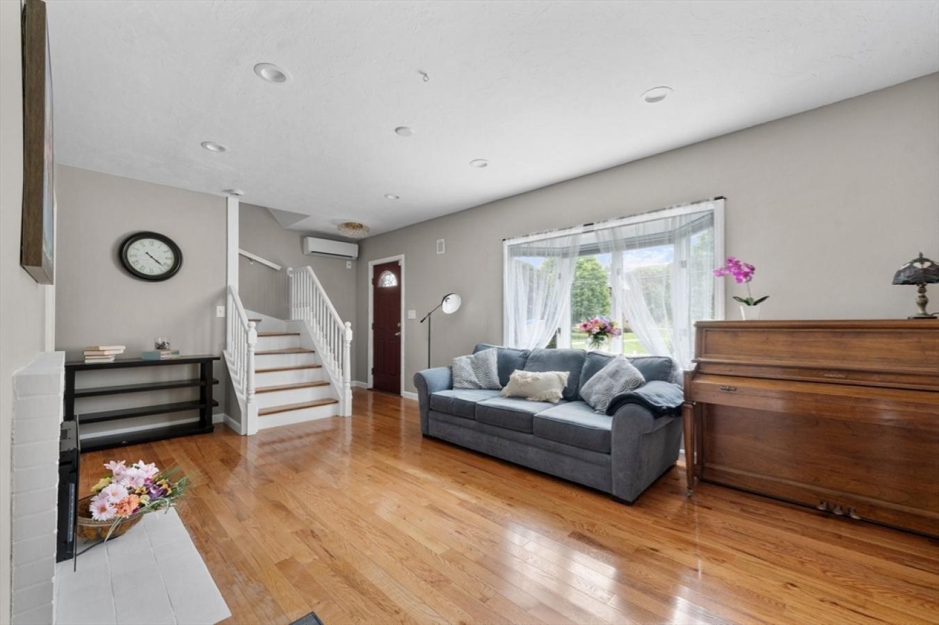 707 South, Waltham, MA, 02453, United States, 3 Bedrooms Bedrooms, ,2 BathroomsBathrooms,Residential,For Sale,707 South,1645576