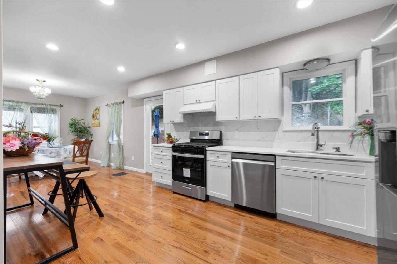 707 South, Waltham, MA, 02453, United States, 3 Bedrooms Bedrooms, ,2 BathroomsBathrooms,Residential,For Sale,707 South,1645576