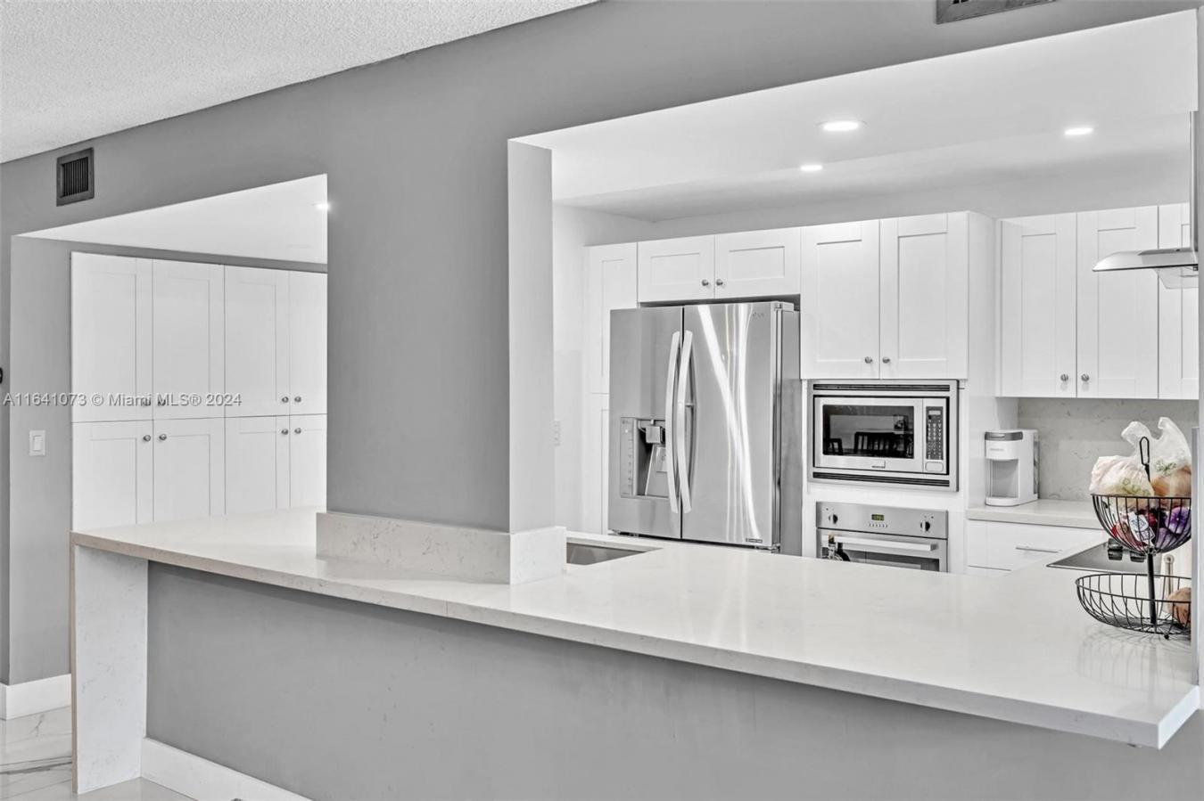 Gorgeous 2 bedrooms &amp; 2 baths in an amazing location by the in – image 12