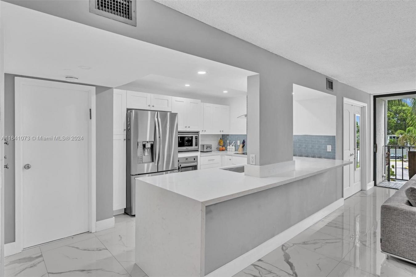 Gorgeous 2 bedrooms &amp; 2 baths in an amazing location by the in – image 14