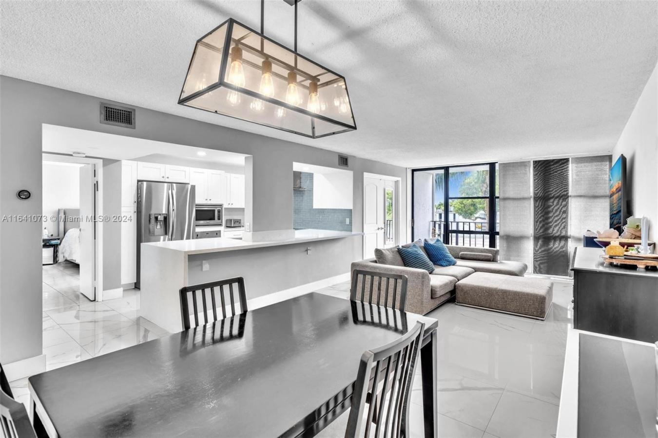 Gorgeous 2 bedrooms &amp; 2 baths in an amazing location by the in – image 17