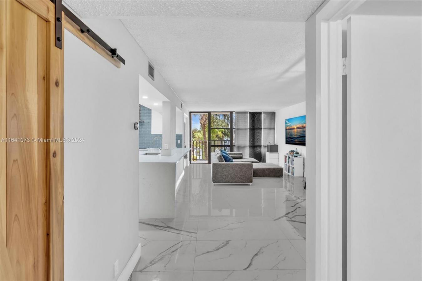 Gorgeous 2 bedrooms &amp; 2 baths in an amazing location by the in – image 20