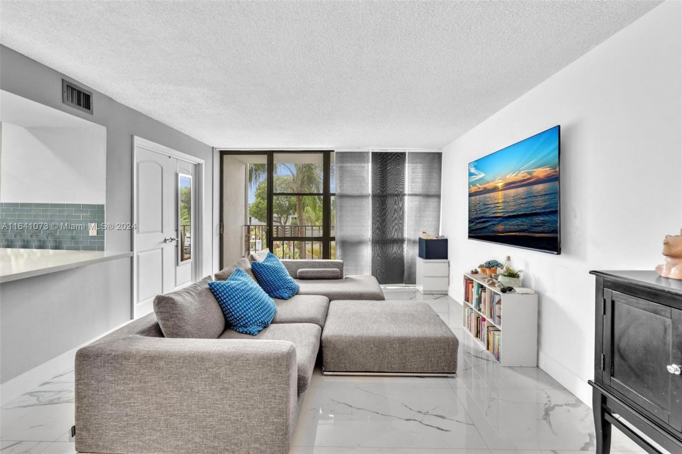 Gorgeous 2 bedrooms &amp; 2 baths in an amazing location by the in – image 5