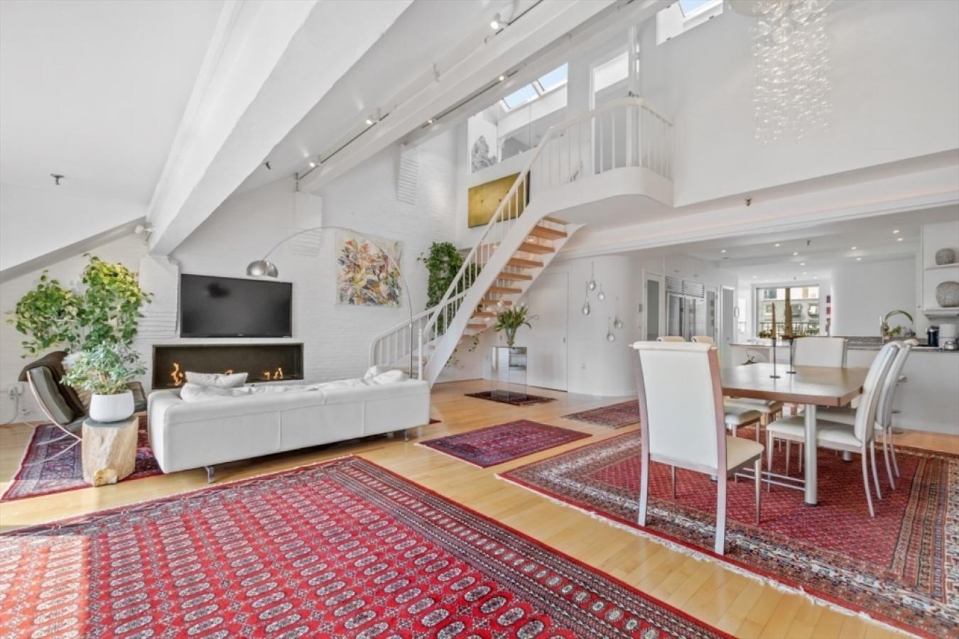 43 Commercial Wharf # 8, Boston, MA, 02110, United States, 2 Bedrooms Bedrooms, ,2 BathroomsBathrooms,Residential,For Sale,43 Commercial Wharf # 8,1657671