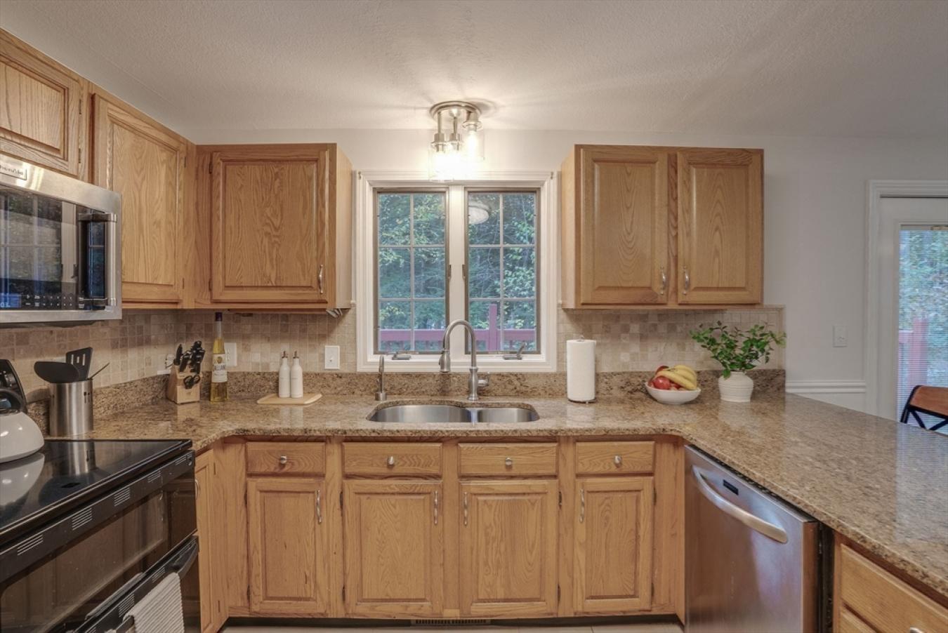 10 Blood Street, Pepperell, MA, 01463, United States, 3 Bedrooms Bedrooms, ,2 BathroomsBathrooms,Residential,For Sale,10 Blood Street,1657648