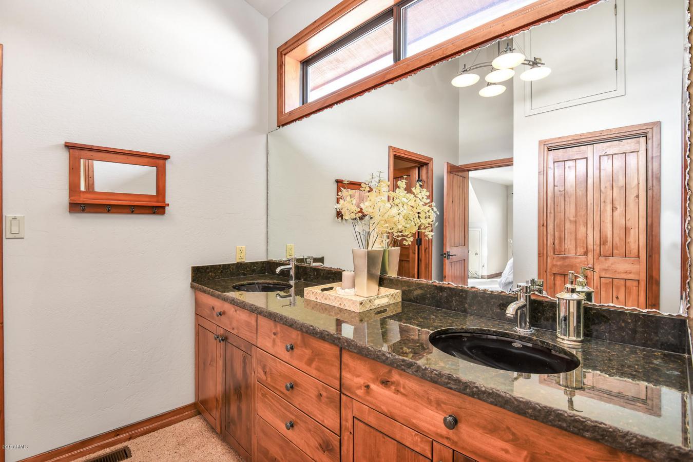 Weekly rental rates available! Experience a perfect mountain getaway a – image 16