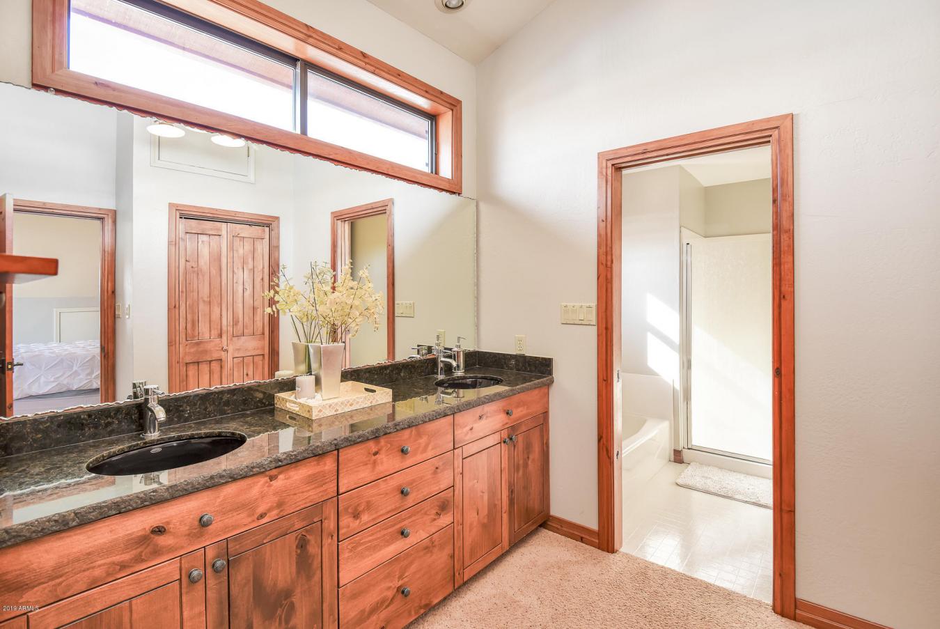 Weekly rental rates available! Experience a perfect mountain getaway a – image 17