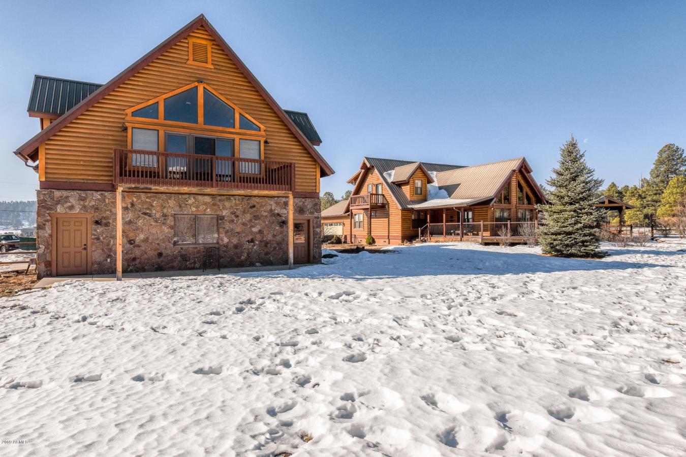 Weekly rental rates available! Experience a perfect mountain getaway a – image 2