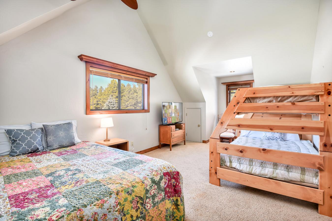 Weekly rental rates available! Experience a perfect mountain getaway a – image 20