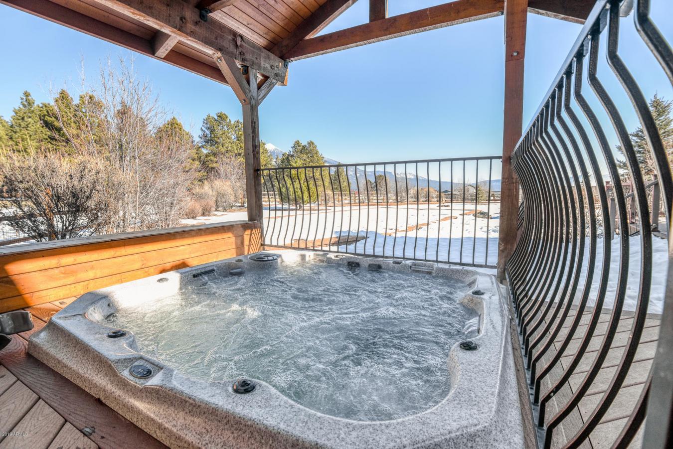 Weekly rental rates available! Experience a perfect mountain getaway a – image 3