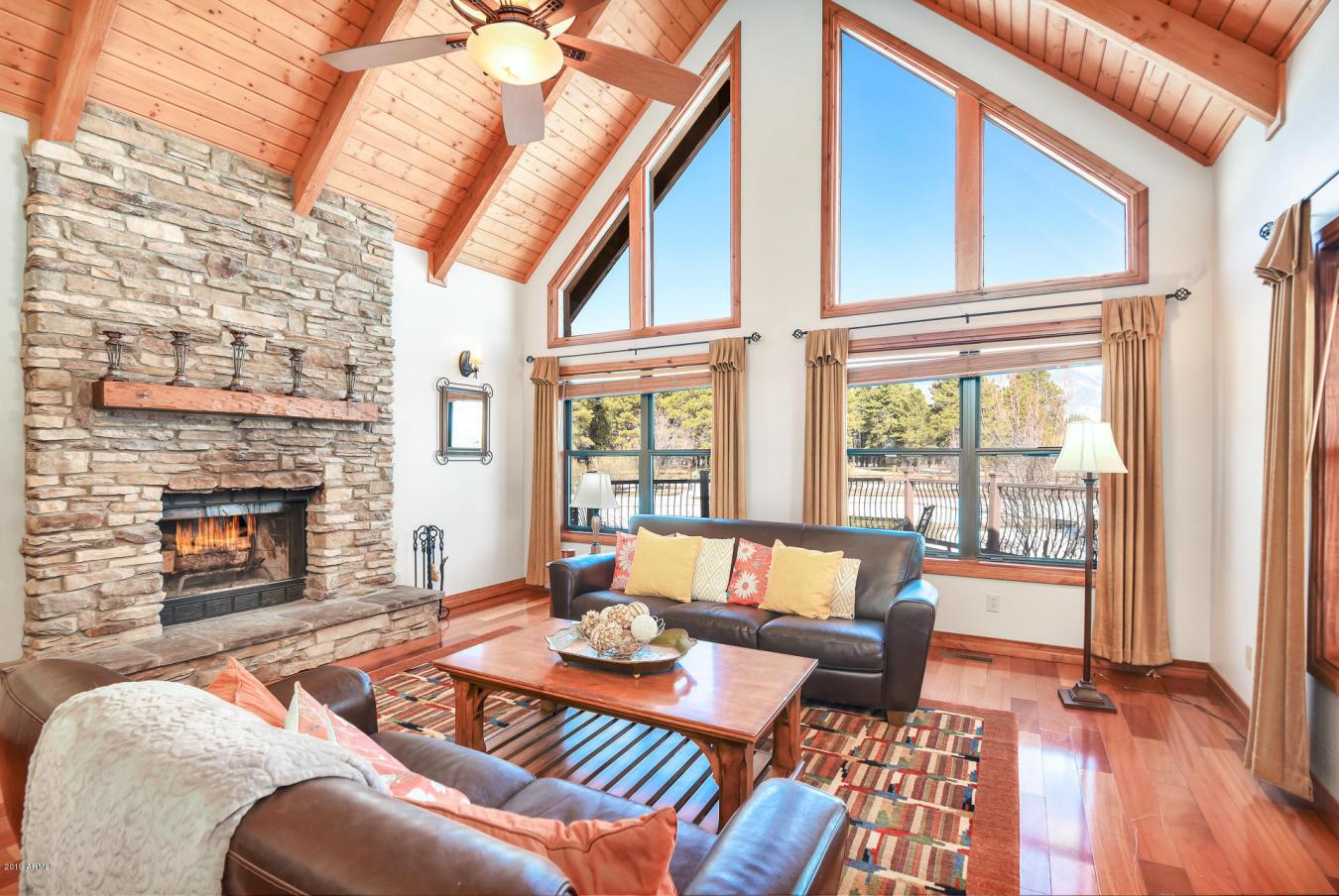 Weekly rental rates available! Experience a perfect mountain getaway a – image 4