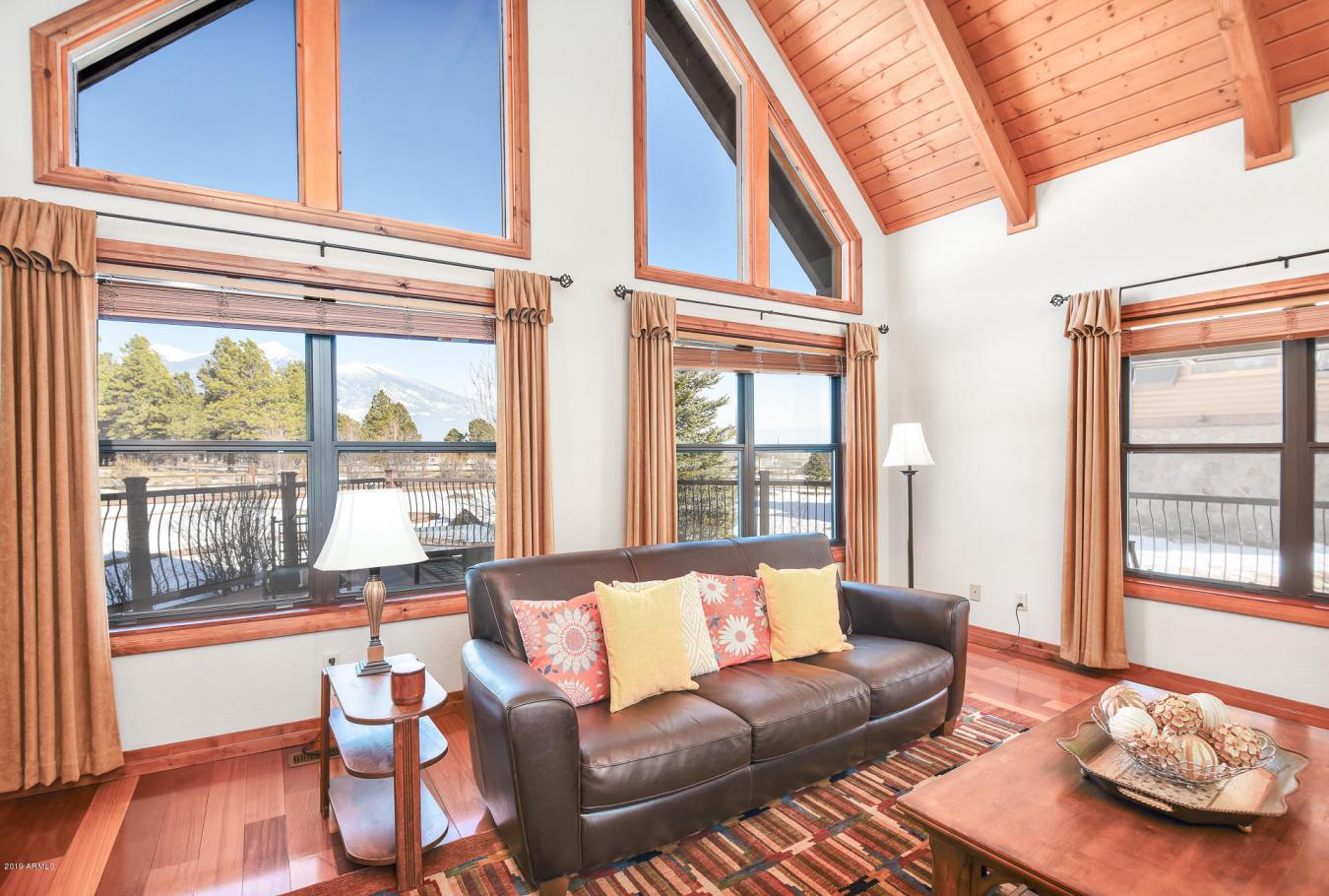 Weekly rental rates available! Experience a perfect mountain getaway a – image 5
