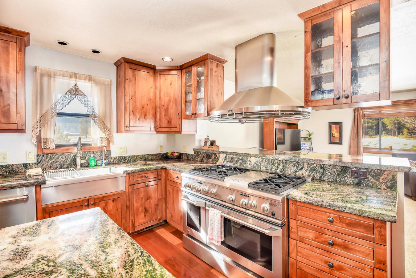Weekly rental rates available! Experience a perfect mountain getaway a – image 7