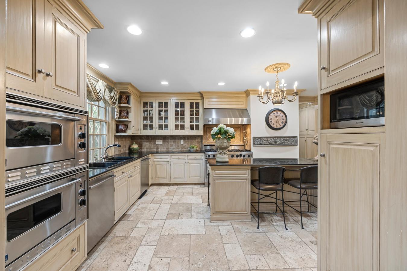 15 Emmet Dr, Head of the Harbor, NY, 11790, United States, 11 Bedrooms Bedrooms, ,5 BathroomsBathrooms,Residential,For Sale,15 Emmet Dr,1660185