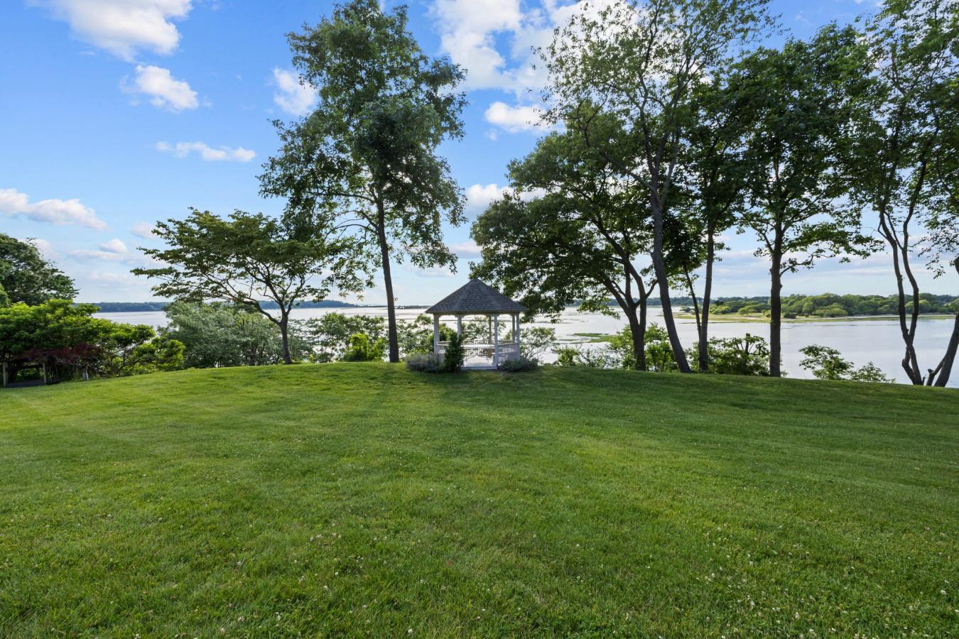 15 Emmet Dr, Head of the Harbor, NY, 11790, United States, 11 Bedrooms Bedrooms, ,5 BathroomsBathrooms,Residential,For Sale,15 Emmet Dr,1660185