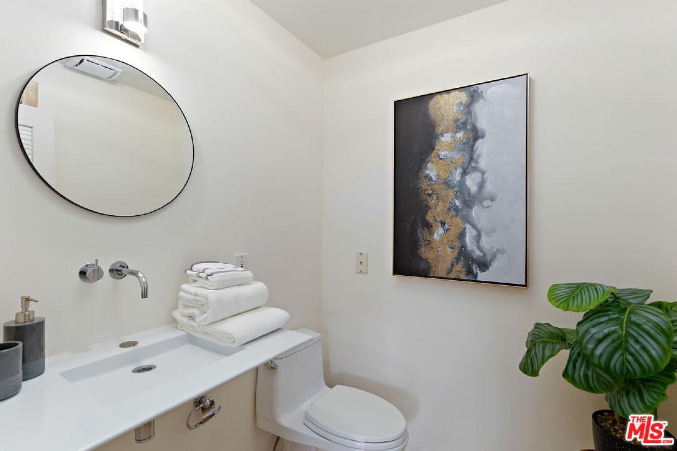 6240 Mulholland Hwy, Los Angeles, CA, 90068, United States, 3 Bedrooms Bedrooms, ,3 BathroomsBathrooms,Residential,For Sale,6240 Mulholland Hwy,1662003