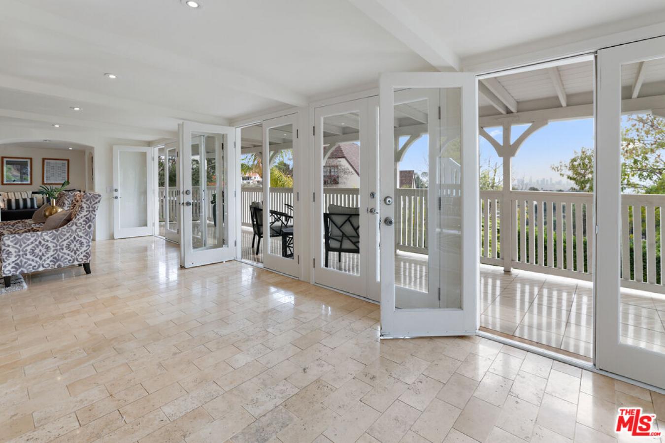 6240 Mulholland Hwy, Los Angeles, CA, 90068, United States, 3 Bedrooms Bedrooms, ,3 BathroomsBathrooms,Residential,For Sale,6240 Mulholland Hwy,1662003