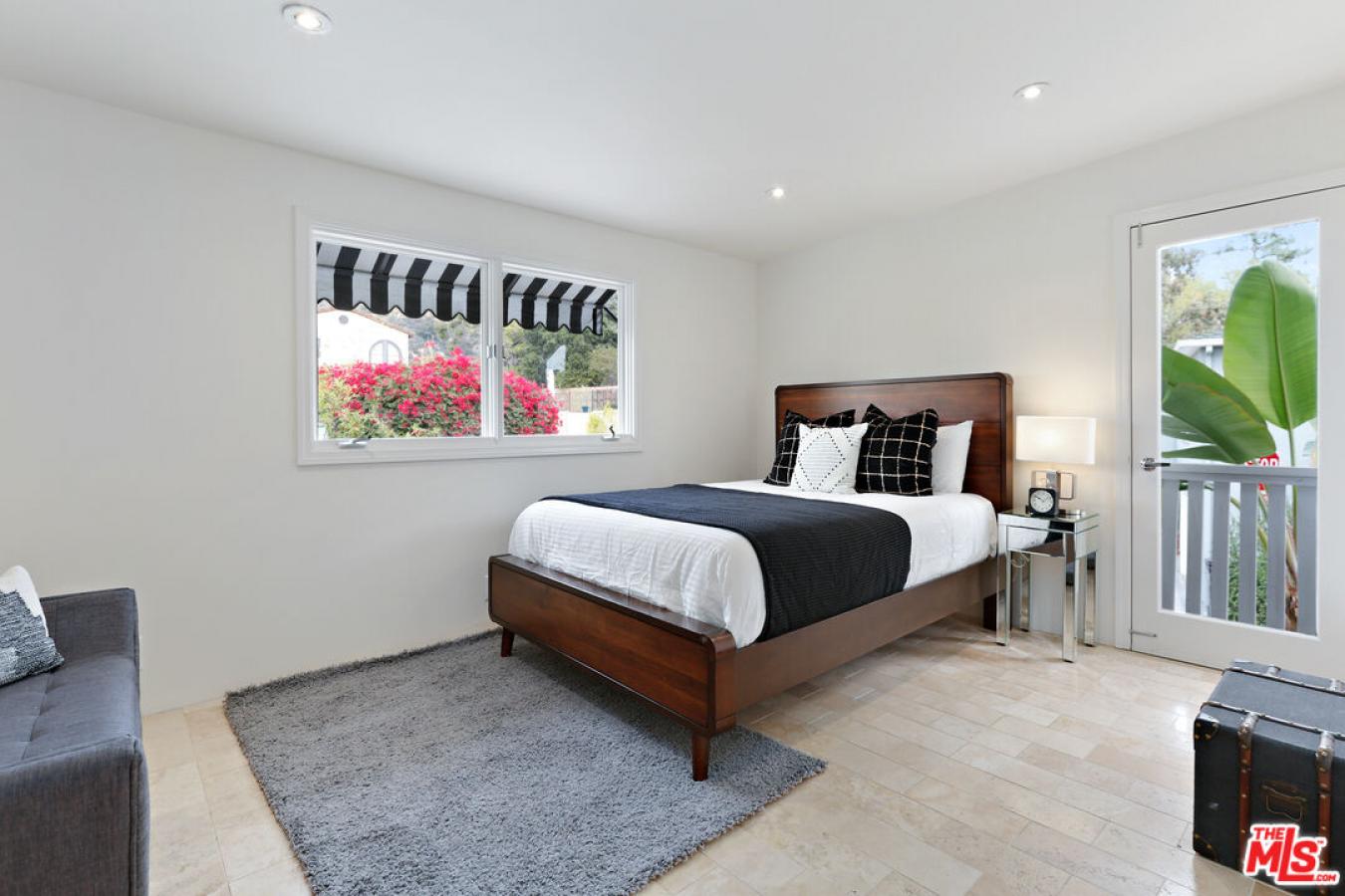 6240 Mulholland Hwy, Los Angeles, CA, 90068, United States, 3 Bedrooms Bedrooms, ,3 BathroomsBathrooms,Residential,For Sale,6240 Mulholland Hwy,1662003