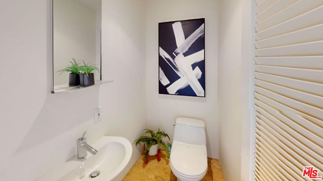 6240 Mulholland Hwy, Los Angeles, CA, 90068, United States, 3 Bedrooms Bedrooms, ,3 BathroomsBathrooms,Residential,For Sale,6240 Mulholland Hwy,1662003