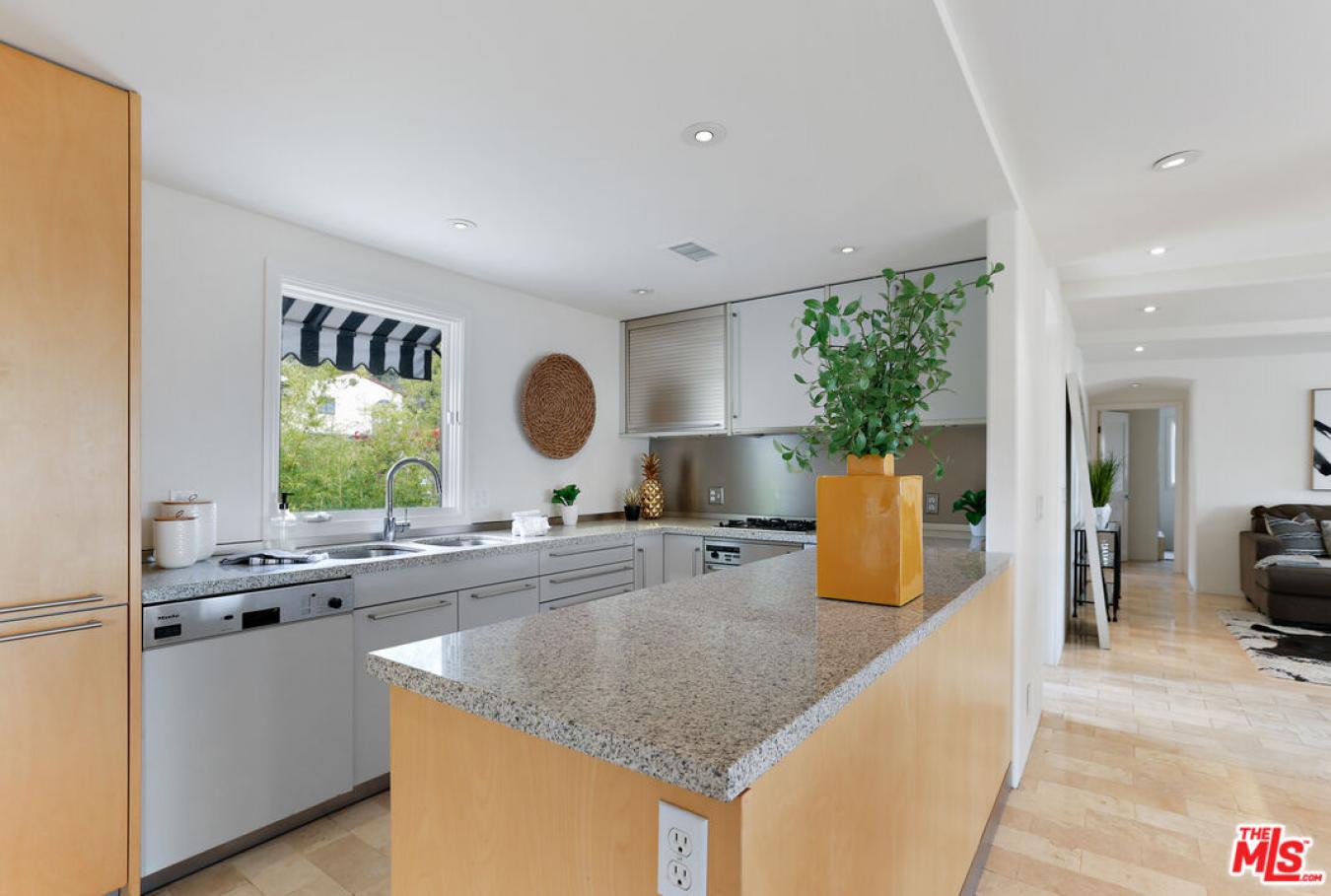 6240 Mulholland Hwy, Los Angeles, CA, 90068, United States, 3 Bedrooms Bedrooms, ,3 BathroomsBathrooms,Residential,For Sale,6240 Mulholland Hwy,1662003