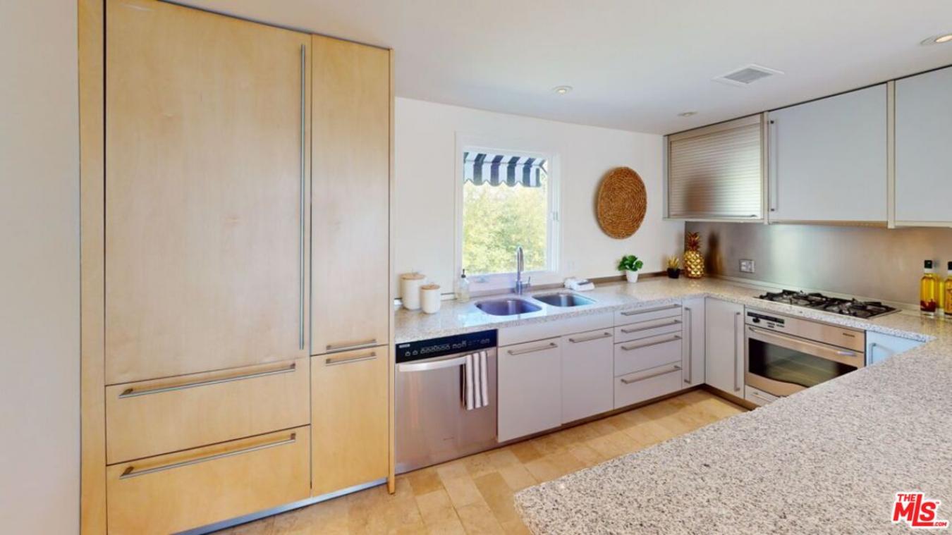 6240 Mulholland Hwy, Los Angeles, CA, 90068, United States, 3 Bedrooms Bedrooms, ,3 BathroomsBathrooms,Residential,For Sale,6240 Mulholland Hwy,1662003