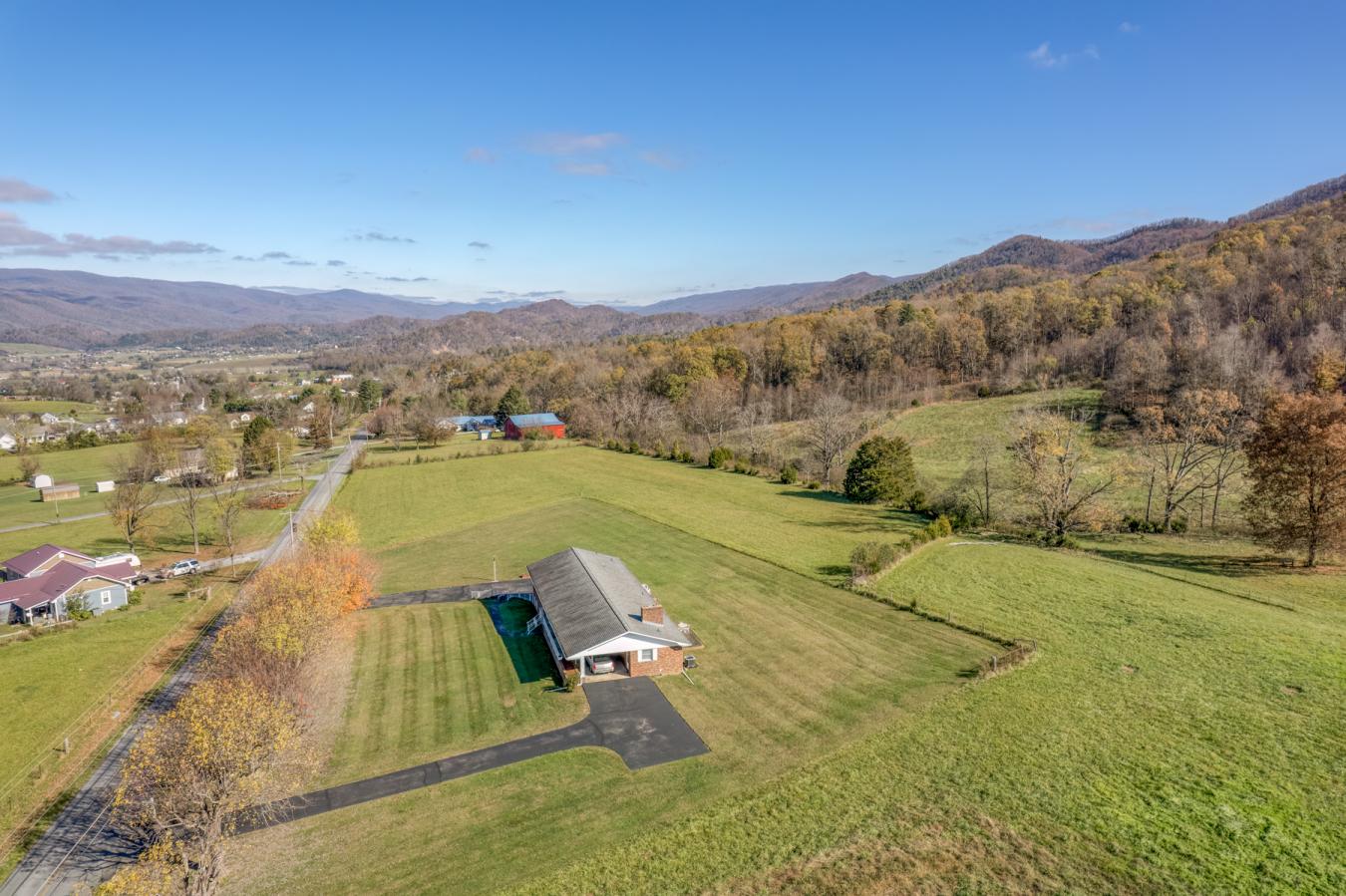 2607 Siam Road, Elizabethton, TN, 37643, United States, 3 Bedrooms Bedrooms, ,2 BathroomsBathrooms,Residential,For Sale,2607 Siam Road,1661864