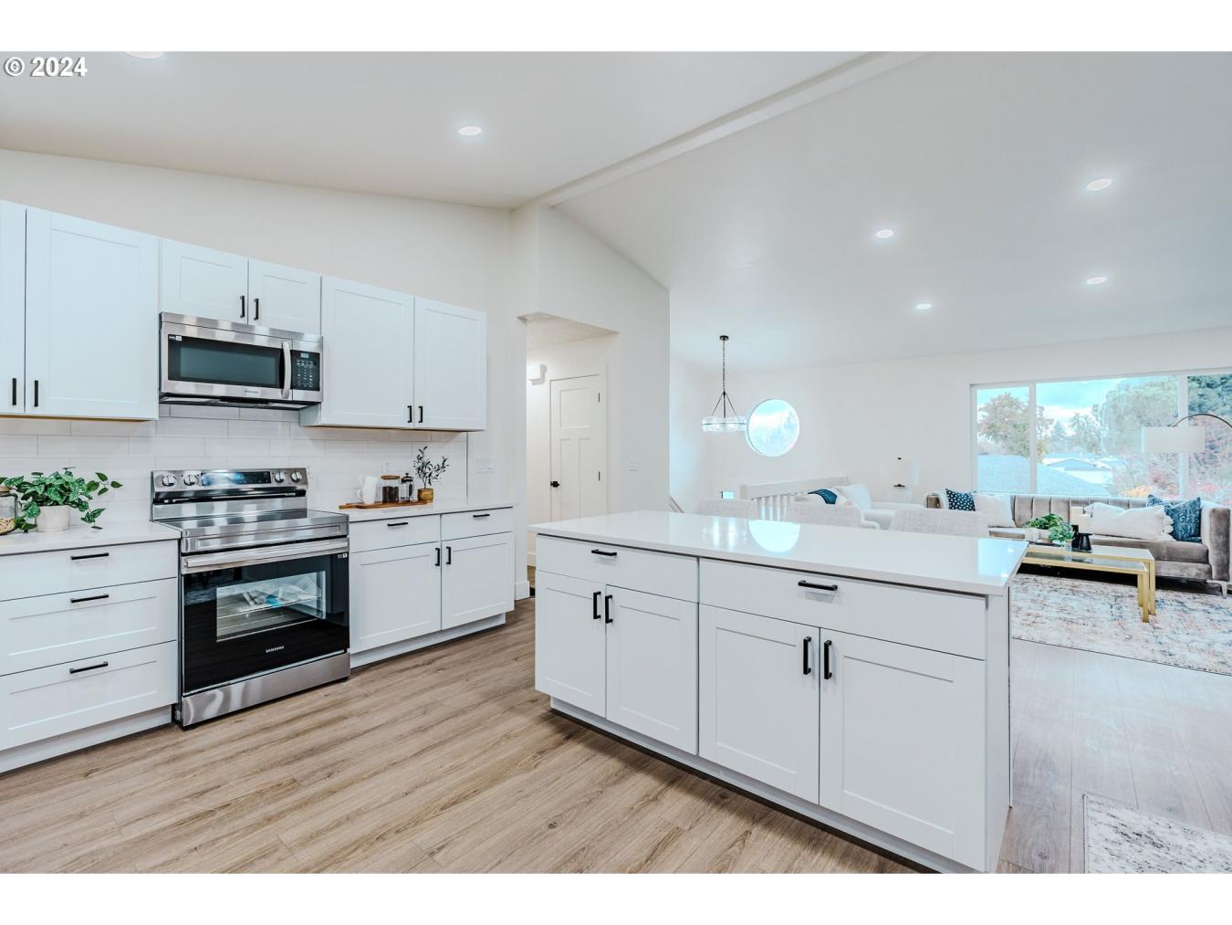 2806 NE 6TH STREET, Gresham, Oregon, 97030, United States, 3 Bedrooms Bedrooms, ,3 BathroomsBathrooms,Residential,For Sale,2806 NE 6TH STREET,1669757