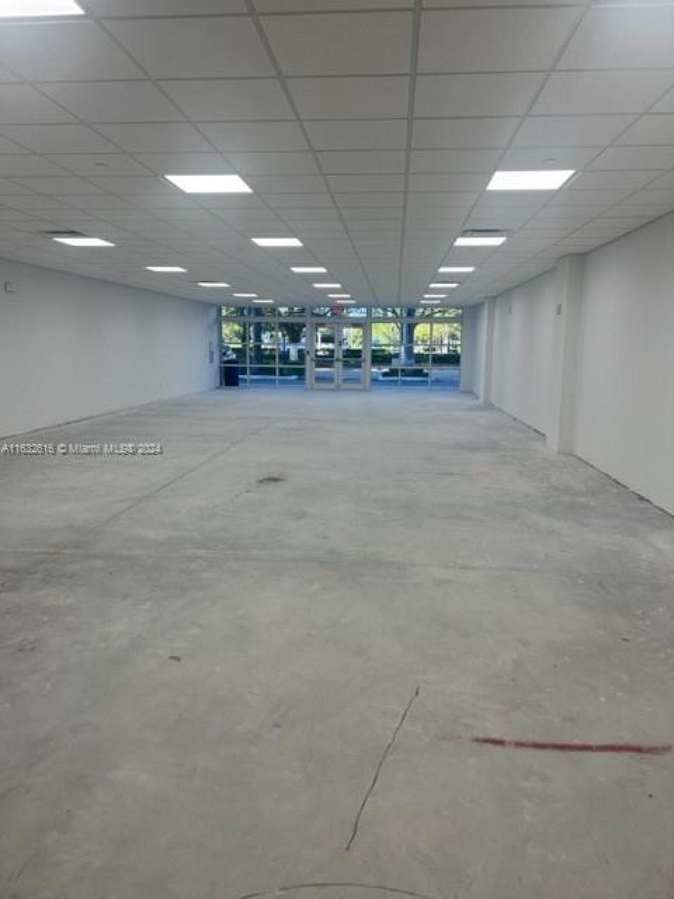 Dont miss the chance to position your business in a prime location wit – image 5