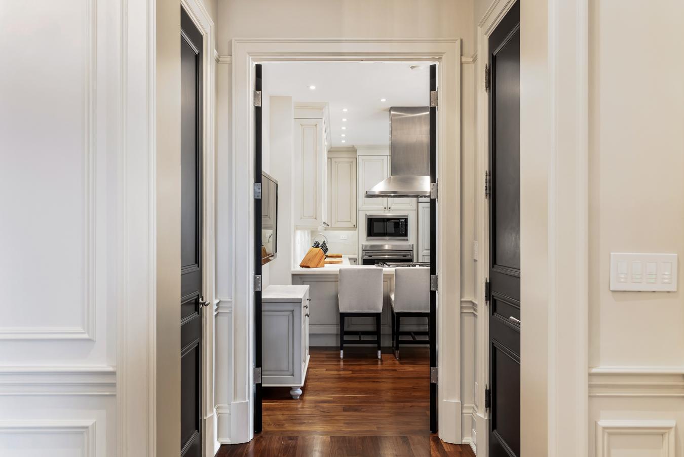 1 St Thomas St, Toronto, ON, M5S 3M5, Canada, 2 Bedrooms Bedrooms, ,3 BathroomsBathrooms,Residential,For Sale,1 St Thomas St,1670480