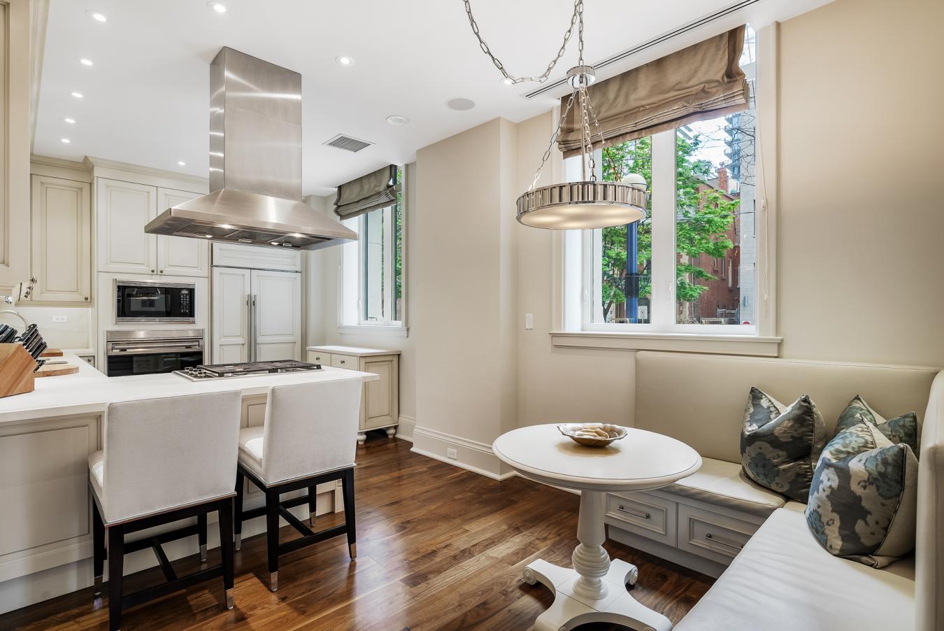 1 St Thomas St, Toronto, ON, M5S 3M5, Canada, 2 Bedrooms Bedrooms, ,3 BathroomsBathrooms,Residential,For Sale,1 St Thomas St,1670480