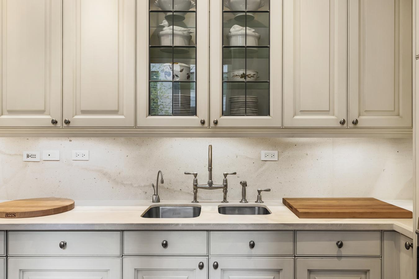 1 St Thomas St, Toronto, ON, M5S 3M5, Canada, 2 Bedrooms Bedrooms, ,3 BathroomsBathrooms,Residential,For Sale,1 St Thomas St,1670480