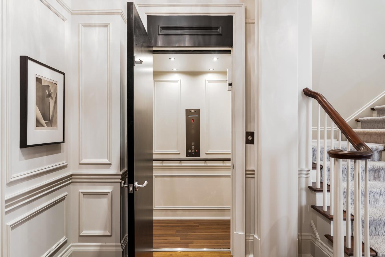 1 St Thomas St, Toronto, ON, M5S 3M5, Canada, 2 Bedrooms Bedrooms, ,3 BathroomsBathrooms,Residential,For Sale,1 St Thomas St,1670480