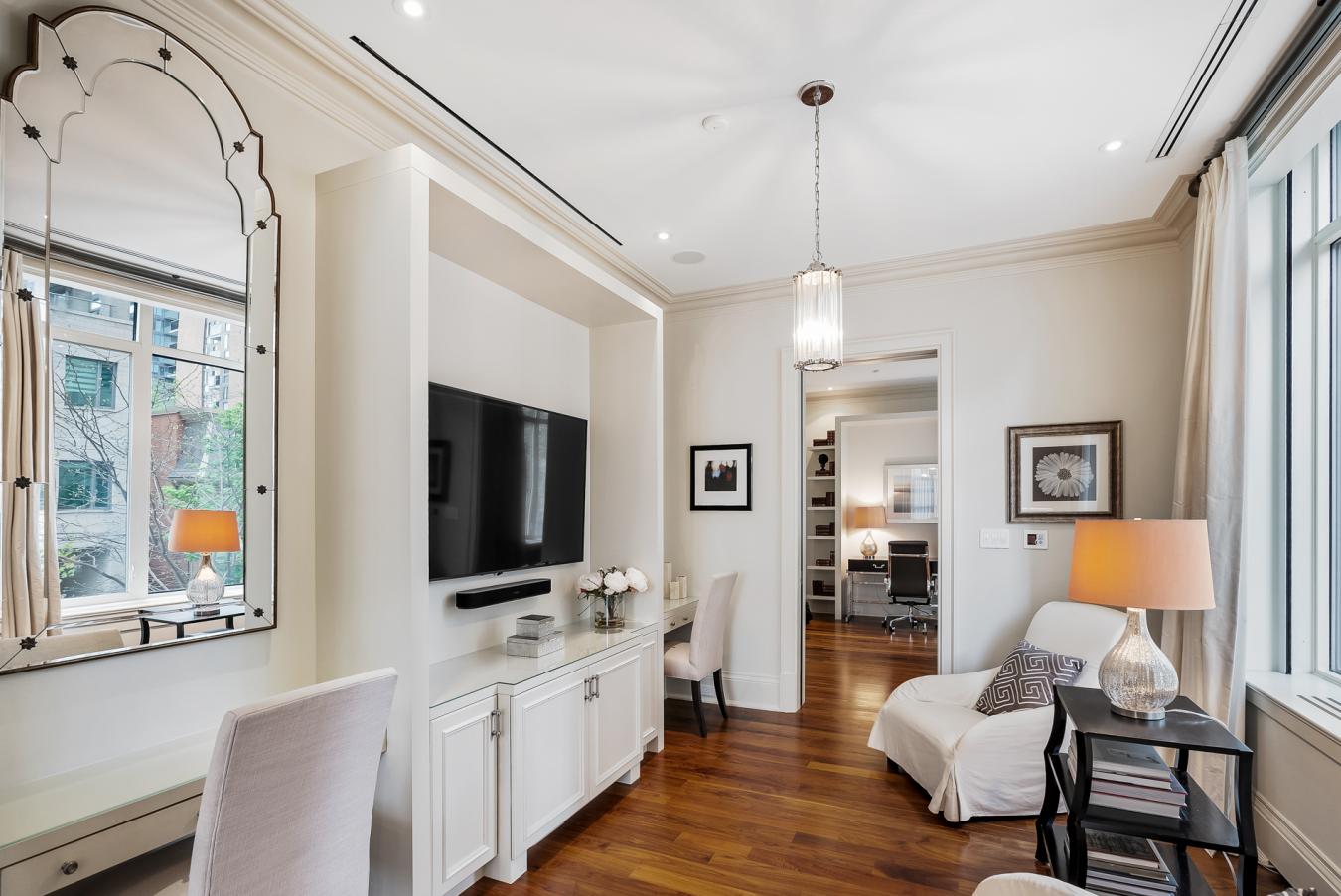 1 St Thomas St, Toronto, ON, M5S 3M5, Canada, 2 Bedrooms Bedrooms, ,3 BathroomsBathrooms,Residential,For Sale,1 St Thomas St,1670480