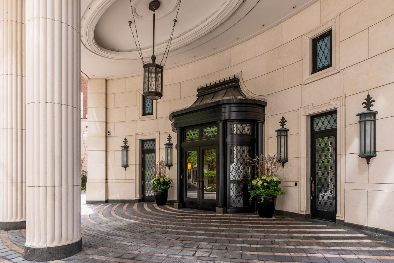 1 St Thomas St, Toronto, ON, M5S 3M5, Canada, 2 Bedrooms Bedrooms, ,3 BathroomsBathrooms,Residential,For Sale,1 St Thomas St,1670480