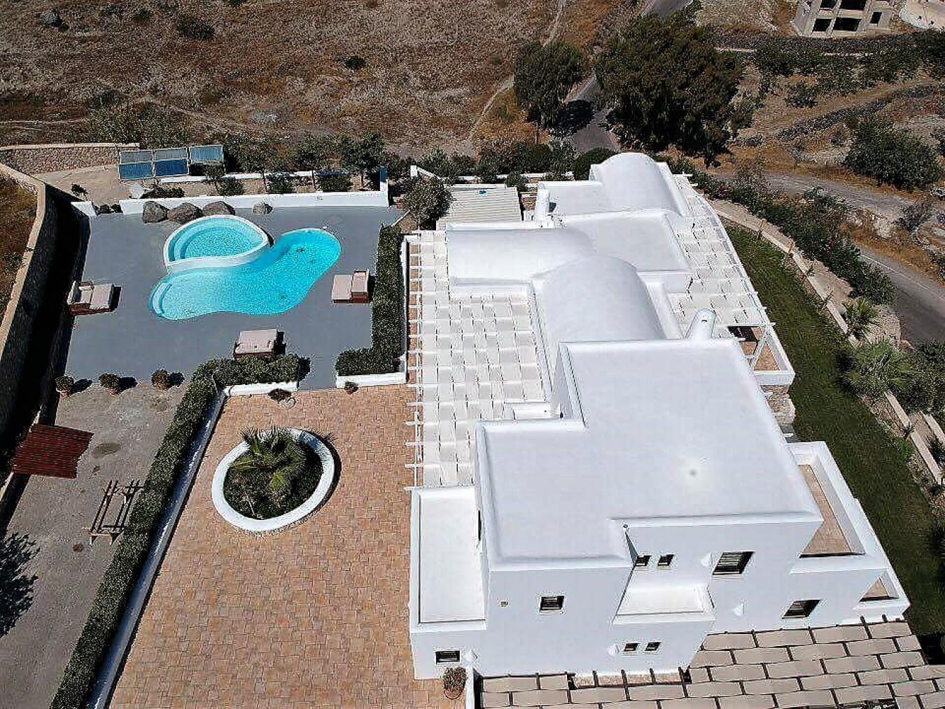 Cyclades/Santorini, Thira, Greece, 5 Bedrooms Bedrooms, ,7 BathroomsBathrooms,Residential,For Sale,Cyclades/Santorini,1673834