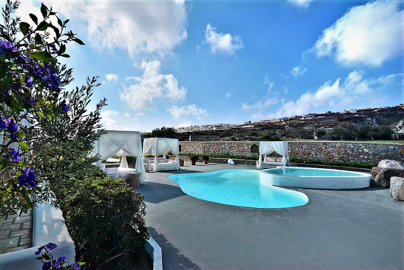 Cyclades/Santorini, Thira, Greece, 5 Bedrooms Bedrooms, ,7 BathroomsBathrooms,Residential,For Sale,Cyclades/Santorini,1673834