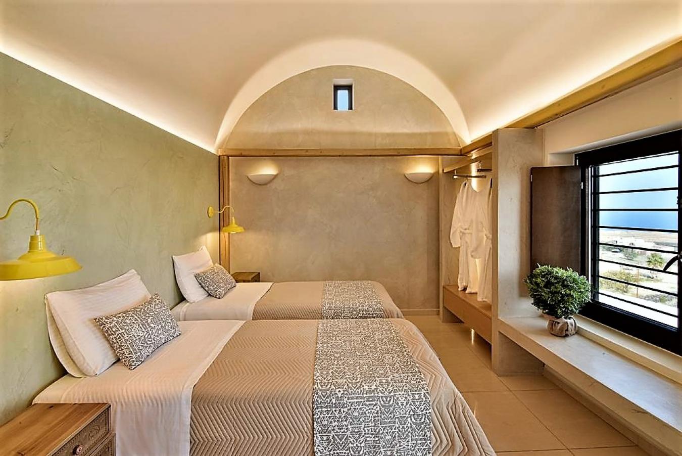 Cyclades/Santorini, Thira, Greece, 5 Bedrooms Bedrooms, ,7 BathroomsBathrooms,Residential,For Sale,Cyclades/Santorini,1673834