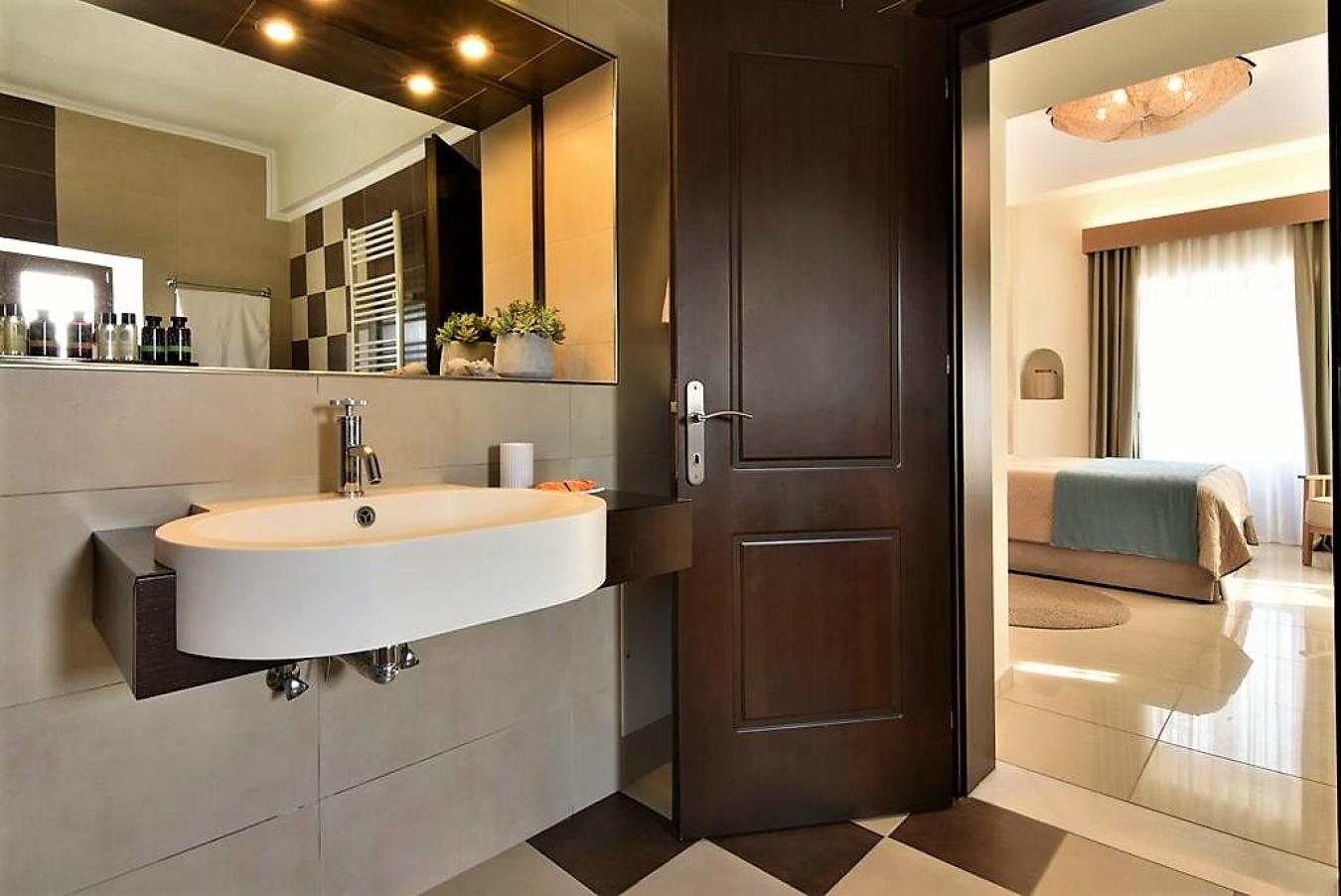 Cyclades/Santorini, Thira, Greece, 5 Bedrooms Bedrooms, ,7 BathroomsBathrooms,Residential,For Sale,Cyclades/Santorini,1673834