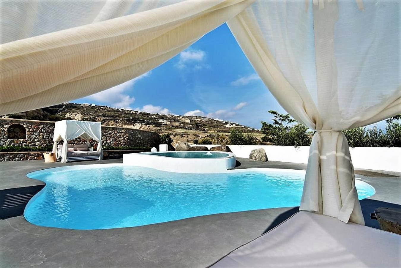 Cyclades/Santorini, Thira, Greece, 5 Bedrooms Bedrooms, ,7 BathroomsBathrooms,Residential,For Sale,Cyclades/Santorini,1673834