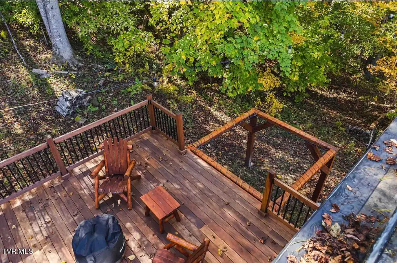 154 State Highway 143, Roan Mountain, Tennessee, 37687, United States, 10 Bedrooms Bedrooms, ,7 BathroomsBathrooms,Residential,For Sale,154 State Highway 143,1673770