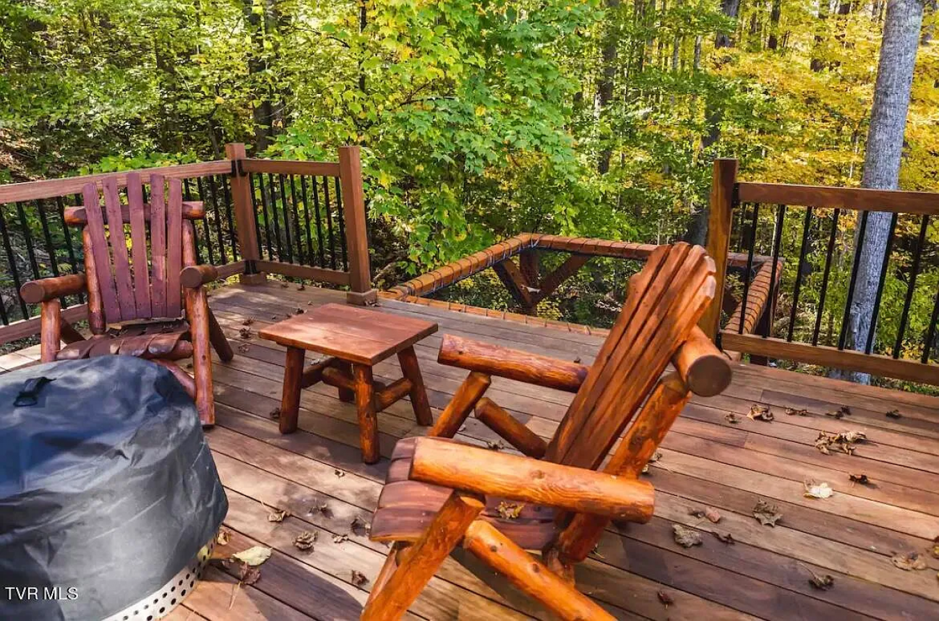 154 State Highway 143, Roan Mountain, Tennessee, 37687, United States, 10 Bedrooms Bedrooms, ,7 BathroomsBathrooms,Residential,For Sale,154 State Highway 143,1673770