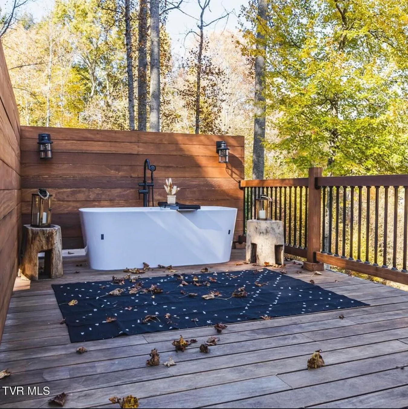 154 State Highway 143, Roan Mountain, Tennessee, 37687, United States, 10 Bedrooms Bedrooms, ,7 BathroomsBathrooms,Residential,For Sale,154 State Highway 143,1673770