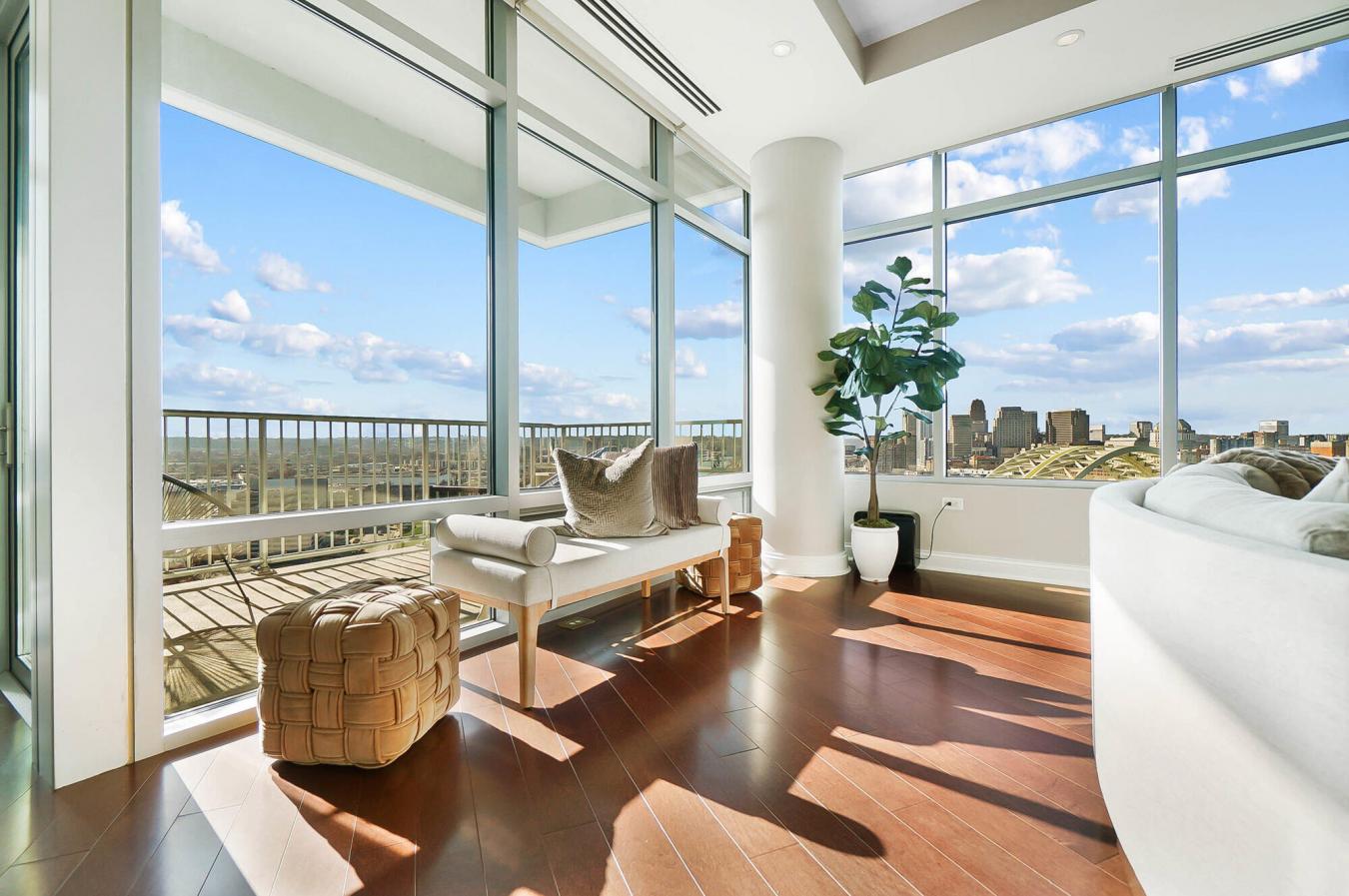 400 Riverboat, 1801, Newport, KY, 41071, United States, 3 Bedrooms Bedrooms, ,2 BathroomsBathrooms,Residential,For Sale,400 Riverboat, 1801,1682048