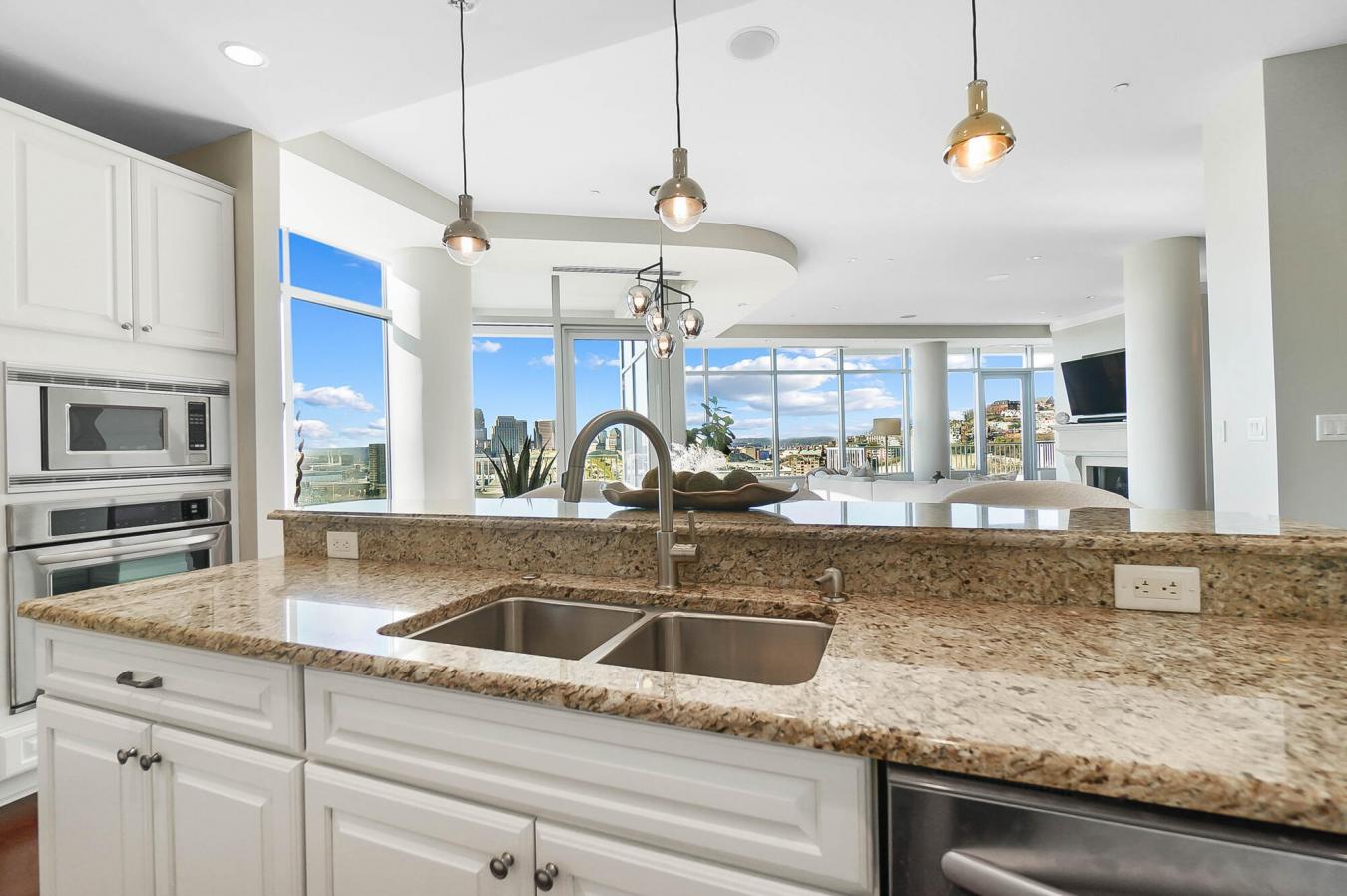 400 Riverboat, 1801, Newport, KY, 41071, United States, 3 Bedrooms Bedrooms, ,2 BathroomsBathrooms,Residential,For Sale,400 Riverboat, 1801,1682048