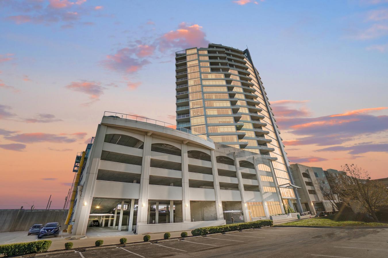 400 Riverboat, 1801, Newport, KY, 41071, United States, 3 Bedrooms Bedrooms, ,2 BathroomsBathrooms,Residential,For Sale,400 Riverboat, 1801,1682048