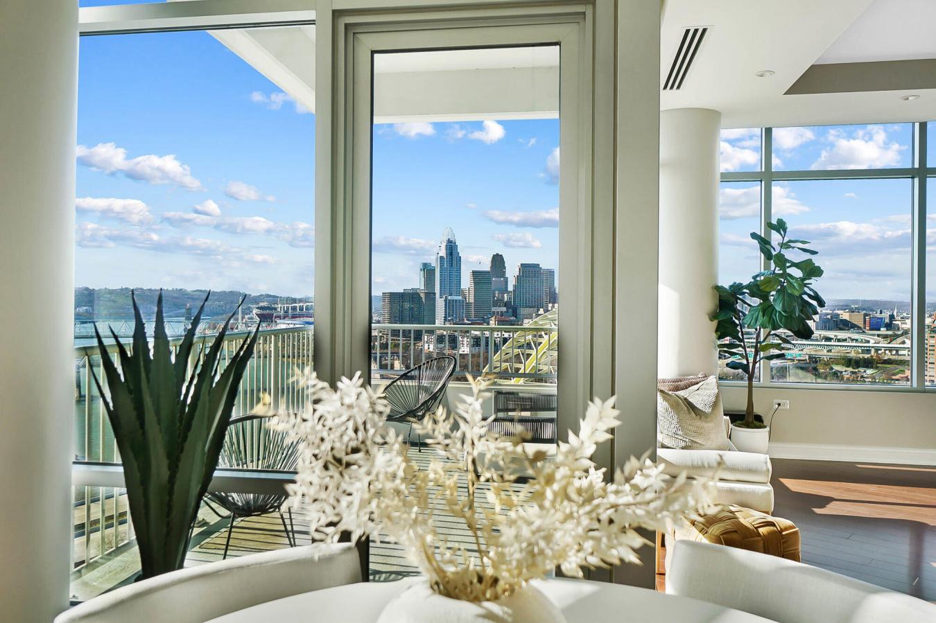 400 Riverboat, 1801, Newport, KY, 41071, United States, 3 Bedrooms Bedrooms, ,2 BathroomsBathrooms,Residential,For Sale,400 Riverboat, 1801,1682048