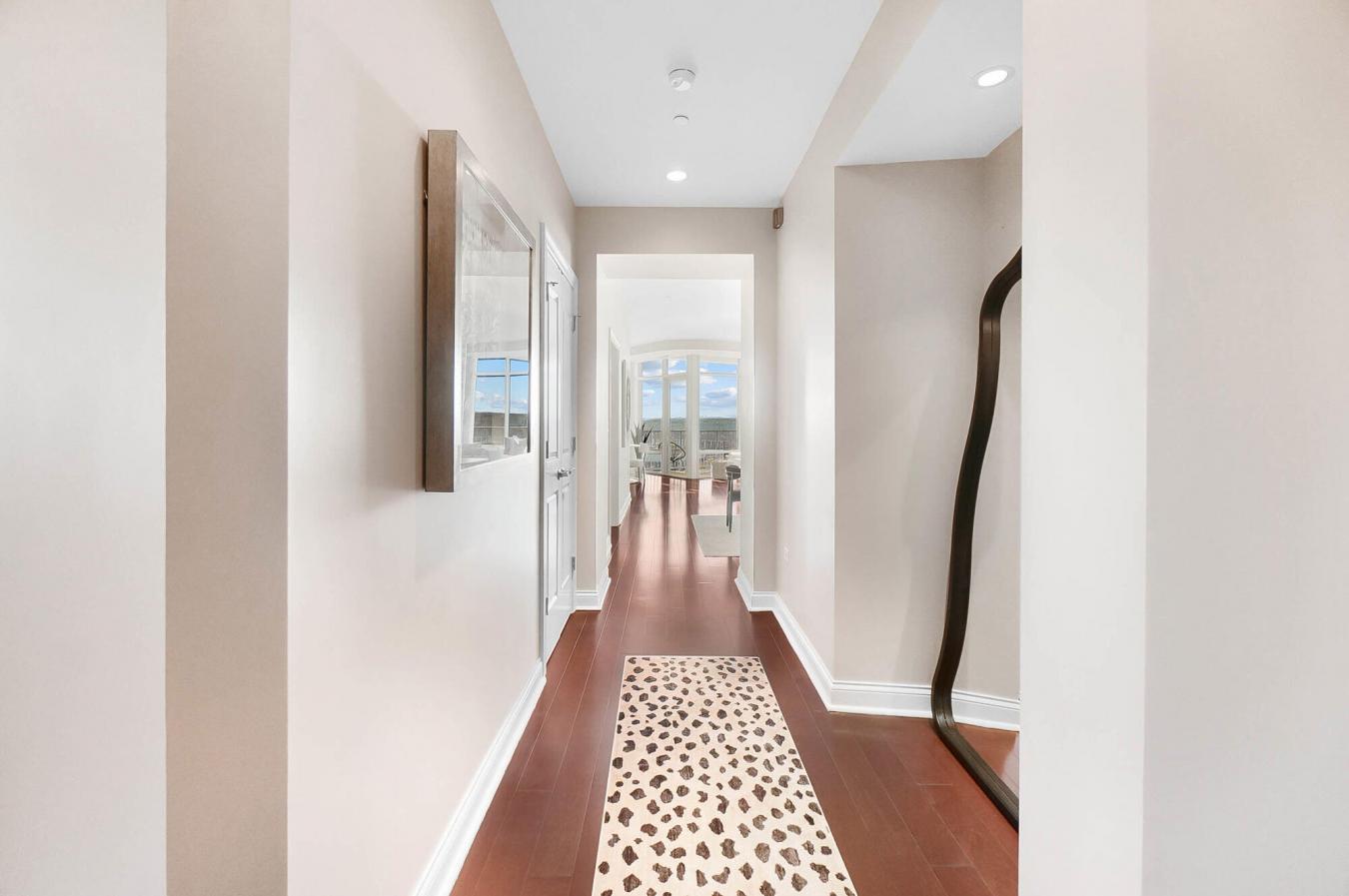 400 Riverboat, 1801, Newport, KY, 41071, United States, 3 Bedrooms Bedrooms, ,2 BathroomsBathrooms,Residential,For Sale,400 Riverboat, 1801,1682048