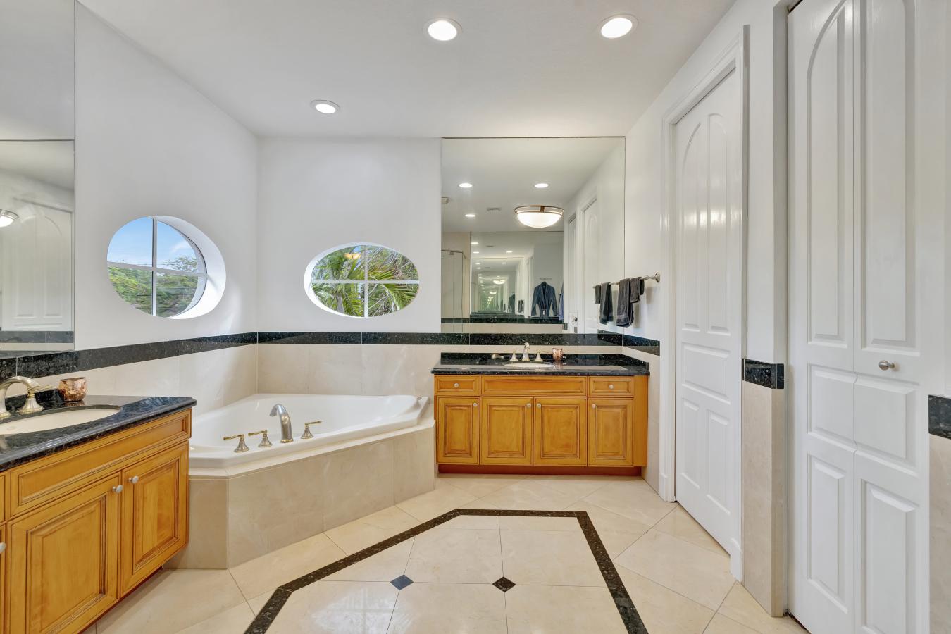 400 NE 8 Ave, Fort Lauderdale, FL, 33301, United States, 5 Bedrooms Bedrooms, ,4 BathroomsBathrooms,Residential,For Sale,400 NE 8 Ave,1684145