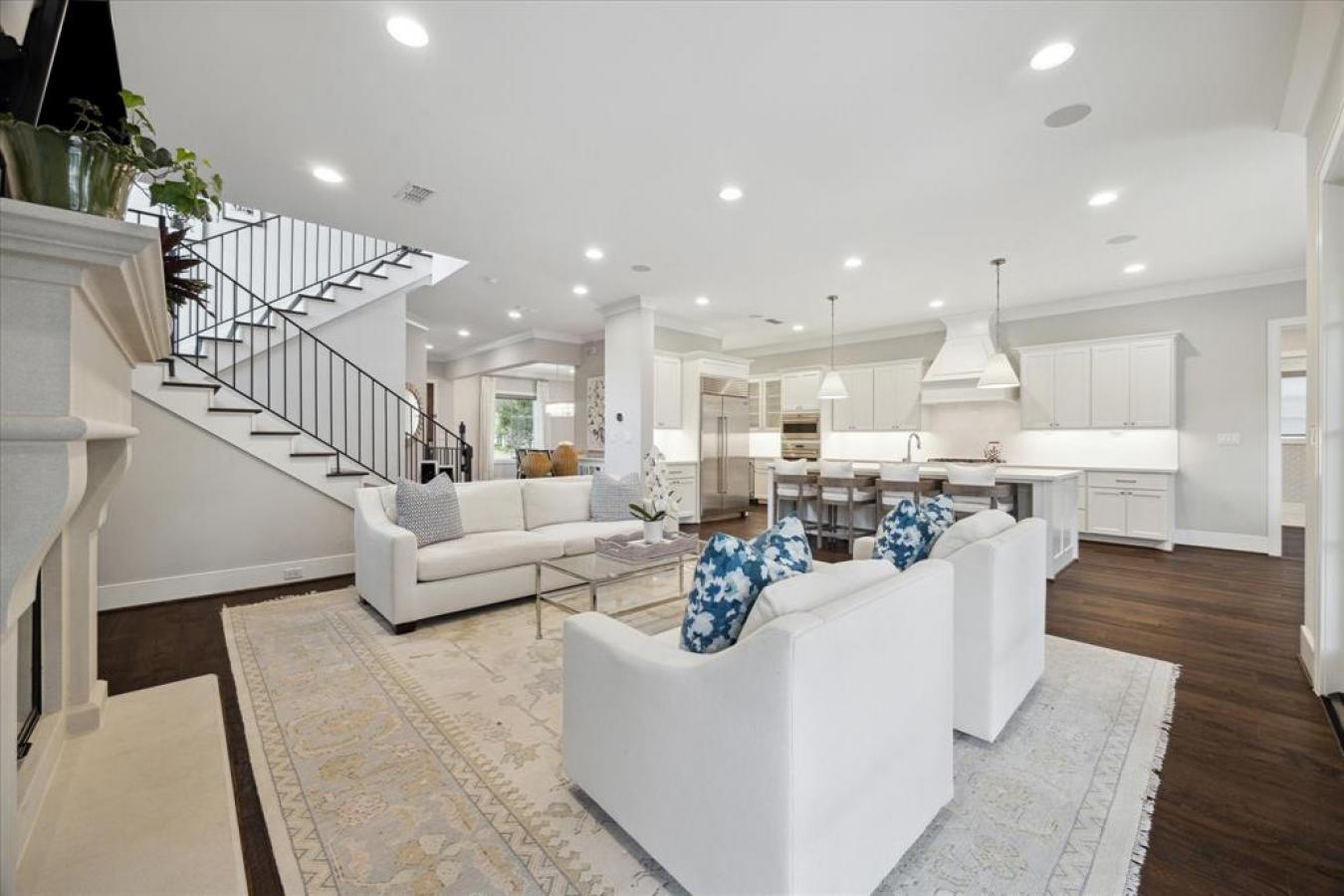 2401 Briarhurst Drive, Houston, TX, 77057, United States, 4 Bedrooms Bedrooms, ,5 BathroomsBathrooms,Residential,For Sale,2401 Briarhurst Drive,1685799